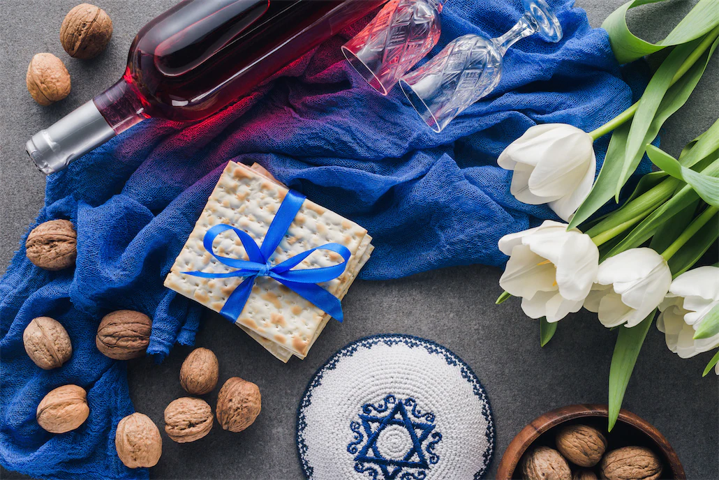 smalltynitop-view-of-kippah-matza-and-wine-jewish-passove-2023-11-27-05-06-36-utc